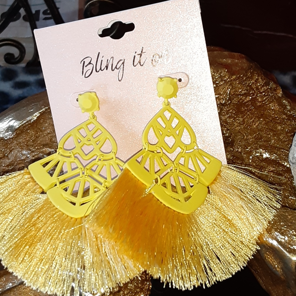 Yellow earrings. NEW